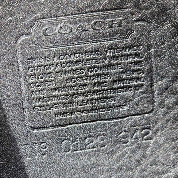 Pre-1994 Vintage Coach Dark Navy convertible clutch with Brass hardware - Picture 5 of 10